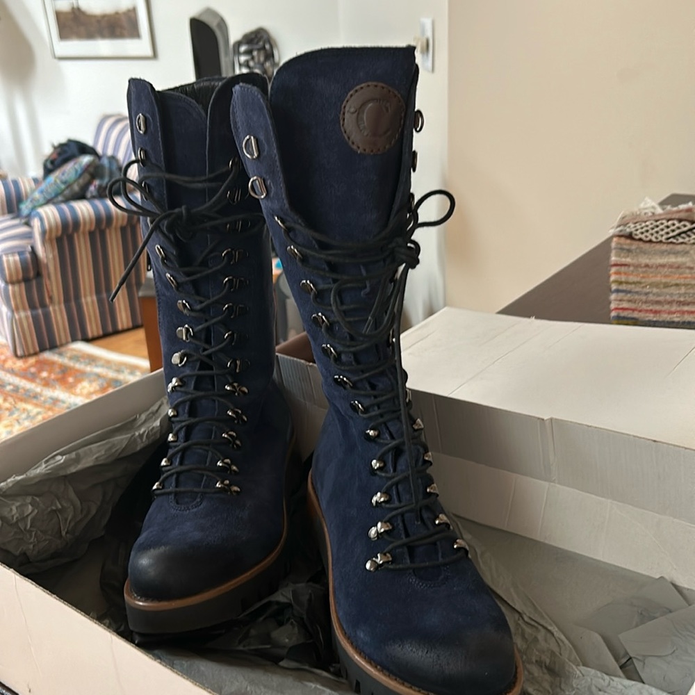 Celtic and Co “Wilderness Boots” Midnight Blue size 39 M U.S 8 1/2